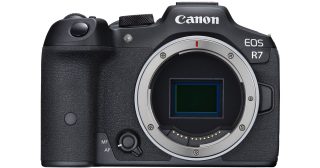 Фотоапарат Canon EOS R7 тяло