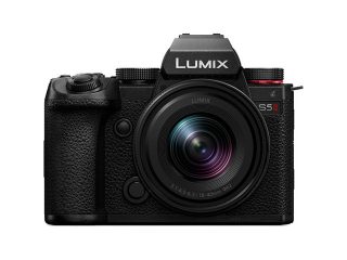 Panasonic Lumix S5 II с обектив Lumix S-R18-40 mm