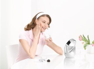 Козметично огледало Beurer BS 49 lluminated cosmetic mirror, 5 x zoom, 2 mirrors, 11 cm