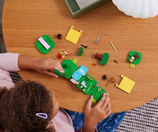 LEGO® Animal Crossing™ 77047 - Bunnie сред природата
