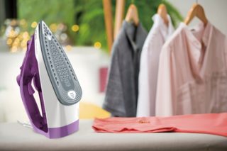 Tefal FV2836E0 Express Steam ютия, лилава, 2400W, 35g/min, изстрел 165g/min, AD, резервоар за вода 270 ml, керамична подметка