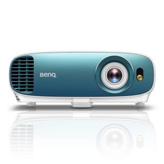 BenQ TK800M проектор за спортни фенове, 4K HDR, DLP, 4K UHD (3840x2160), 10000:1, 3000 ANSI лумена, Zoom 1.1x, 96% Rec.709 покритие, VGA, HDMI x2, USB Type A (1.5A), Audio In/Out, HDR10, Football & Sport режими, Auto Keystone, 4.2 кг, бял
