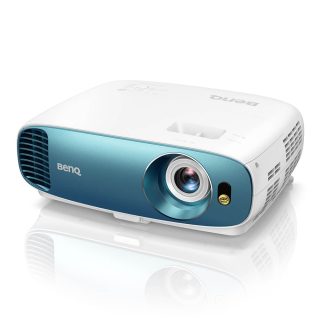 BenQ TK800M проектор за спортни фенове, 4K HDR, DLP, 4K UHD (3840x2160), 10000:1, 3000 ANSI лумена, Zoom 1.1x, 96% Rec.709 покритие, VGA, HDMI x2, USB Type A (1.5A), Audio In/Out, HDR10, Football & Sport режими, Auto Keystone, 4.2 кг, бял