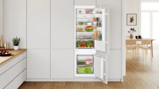 Хладилник с фризер Bosch KIV87NSE0 SER2 BI, LowFrost, E, 177,2 x 54,1 cm, 270 л (200+70), 35 dB, Eco Airflow, BigBox, плъзгаща панта