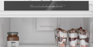 Bosch KIR81ADC0 SER6 вграден хладилник, C, 177,2см, 310л, 34dB(B), IC, VitaFresh, 1 VitaFresh 0°, MultiBox XXL, поставка за бутилки, вентилатор, дисплей, SoftClose, flush-folding