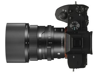 Обектив Sigma 65mm f/2 DG DN Contemporary за Sony